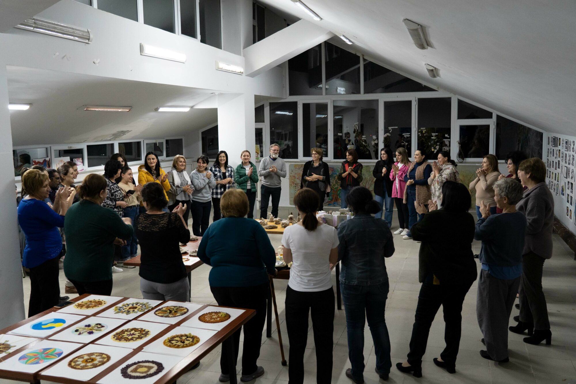 2 julien Group singing 02